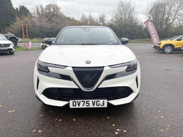ALFA ROMEO CERTIFIED Alfa Romeo Junior 1.2 Mhev Ibrida E-dct Euro 6 (s/s) 5dr Used Car - Suv Hybrid White - Kidlington - 557349_2