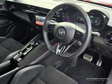 ALFA ROMEO CERTIFIED Alfa Romeo Junior 54kwh Elettrica Veloce Auto 5dr Used Car - Suv Electric Red - Leicester - 557991_5