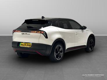 ALFA ROMEO CERTIFIED Alfa Romeo Junior 54kwh Elettrica Speciale Auto 5dr Used Car - Suv Electric White - Slough - 558826_3