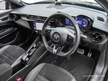 ALFA ROMEO CERTIFIED Alfa Romeo Junior 1.2 Mhev Ibrida Intensa E-dct Euro 6 (s/s) 5dr Used Car - Suv Hybrid Black - Nuneaton - 578152_4