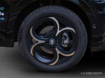 ALFA ROMEO CERTIFIED Alfa Romeo Junior 1.2 Mhev Ibrida Intensa E-dct Euro 6 (s/s) 5dr Used Car - Suv Hybrid Black - Nuneaton - 578152_5