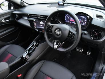 ALFA ROMEO CERTIFIED Alfa Romeo Junior 54kwh Elettrica Speciale Auto 5dr Used Car - Suv Electric Beige - Nuneaton - 578162_4