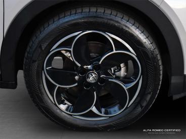 ALFA ROMEO CERTIFIED Alfa Romeo Junior 54kwh Elettrica Speciale Auto 5dr Used Car - Suv Electric Beige - Nuneaton - 578162_5