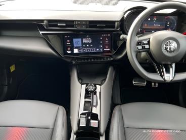 ALFA ROMEO CERTIFIED Alfa Romeo Junior 1.2 Mhev Ibrida E-dct Euro 6 (s/s) 5dr Used Car - Suv Hybrid Black - Leicester - 580385_4