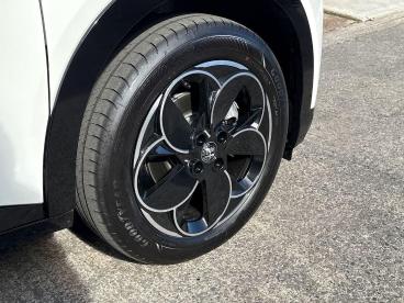 ALFA ROMEO CERTIFIED Alfa Romeo Junior 1.2 Mhev Ibrida E-dct Euro 6 (s/s) 5dr Used Car - Suv Hybrid White - Swansea - 591617_4