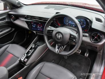ALFA ROMEO CERTIFIED Alfa Romeo Junior 54kwh Elettrica Speciale Auto 5dr Used Car - Suv Electric Red - Nuneaton - 594658_4