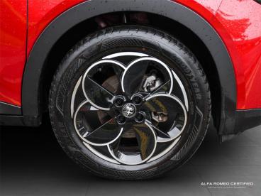 ALFA ROMEO CERTIFIED Alfa Romeo Junior 54kwh Elettrica Speciale Auto 5dr Used Car - Suv Electric Red - Nuneaton - 594658_5