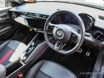 ALFA ROMEO CERTIFIED Alfa Romeo Junior 54kwh Elettrica Speciale Auto 5dr Used Car - Suv Electric Blue - Nuneaton - 597340_3