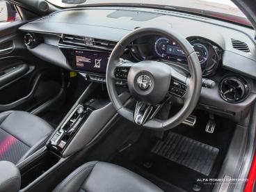 ALFA ROMEO CERTIFIED Alfa Romeo Junior 54kwh Elettrica Speciale Auto 5dr Used Car - Suv Electric Red - Nuneaton - 597342_3