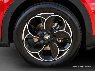 ALFA ROMEO CERTIFIED Alfa Romeo Junior 54kwh Elettrica Speciale Auto 5dr Used Car - Suv Electric Red - Nuneaton - 597342_4