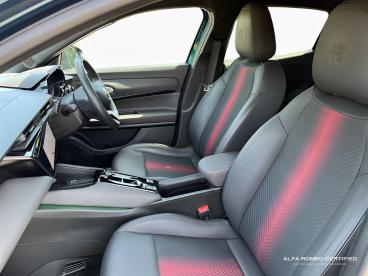 ALFA ROMEO CERTIFIED Alfa Romeo Junior 54kwh Elettrica Speciale Auto 5dr Used Car - Suv Electric Blue - Colchester - 605097_2