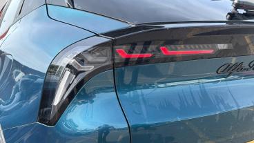 ALFA ROMEO CERTIFIED Alfa Romeo Junior 54kwh Elettrica Speciale Auto 5dr Used Car - Suv Electric Blue - Salford - 606522_5