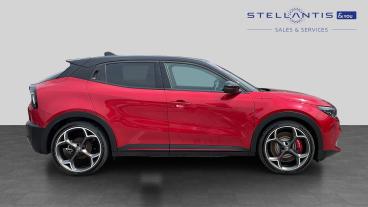SPOTICAR Alfa Romeo Junior 54kwh Elettrica Veloce Auto 5dr Used Car - Suv Electric Multicolour - Preston - 1200610545_2