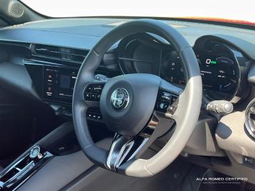 ALFA ROMEO CERTIFIED Alfa Romeo Junior  Used Car - Suv Electric Red - Kidlington - 610747_3