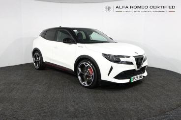 SPOTICAR Alfa Romeo Junior 54kwh Elettrica Veloce Auto 5dr Used Car - Suv Electric White - Uk - 1200611100_1