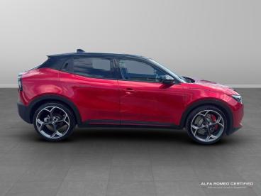 ALFA ROMEO CERTIFIED Alfa Romeo Junior  Used Car - Suv Electric Red - Slough - 612436_3