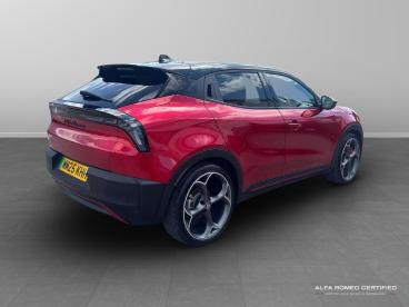 ALFA ROMEO CERTIFIED Alfa Romeo Junior  Used Car - Suv Electric Red - Slough - 612436_4