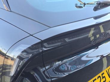ALFA ROMEO CERTIFIED Alfa Romeo Junior 1.2 Mhev Ibrida E-dct Euro 6 (s/s) 5dr Used Car - Suv Hybrid Black - Leicester - 612472_5