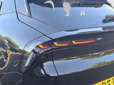 ALFA ROMEO CERTIFIED Alfa Romeo Junior 1.2 Mhev Ibrida Intensa E-dct Euro 6 (s/s) 5dr Used Car - Suv Hybrid Black - Leicester - 612473_5