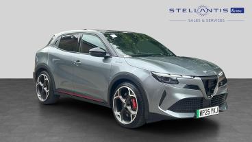SPOTICAR Alfa Romeo Junior 54kwh Elettrica Veloce Auto 5dr Used Car - Suv Electric Multicolour - Stockport - 1200613688_1