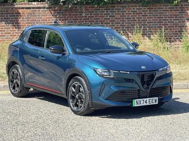 ALFA ROMEO CERTIFIED Alfa Romeo Junior 54kwh Elettrica Speciale Auto 5dr Used Car - Suv Electric Green - Hemel Hempstead - 614998_1