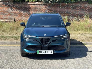 ALFA ROMEO CERTIFIED Alfa Romeo Junior 54kwh Elettrica Speciale Auto 5dr Used Car - Suv Electric Green - Hemel Hempstead - 614998_3