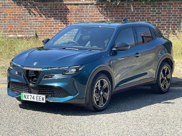 ALFA ROMEO CERTIFIED Alfa Romeo Junior 54kwh Elettrica Speciale Auto 5dr Used Car - Suv Electric Green - Hemel Hempstead - 614998_4
