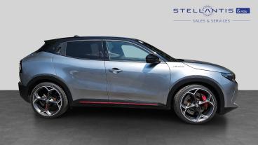 SPOTICAR Alfa Romeo Junior 54kwh Elettrica Veloce Auto 5dr Used Car - Suv Electric Black - Nottingham - 1200616576_2