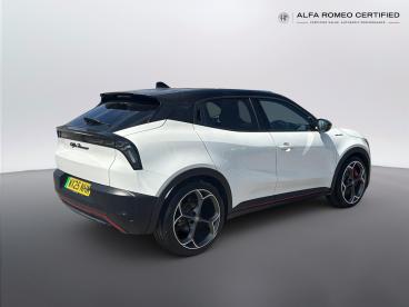 ALFA ROMEO CERTIFIED Alfa Romeo Junior  Used Car - Suv Electric Black - Salford - 618812_3