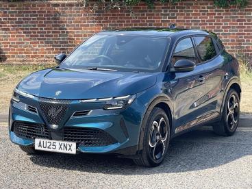 ALFA ROMEO CERTIFIED Alfa Romeo Junior 1.2 Mhev Ibrida E-dct Euro 6 (s/s) 5dr Used Car - Suv Hybrid Multicolour - Hemel Hempstead - 620614_3