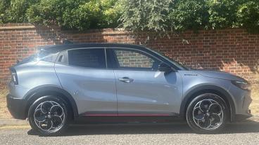 ALFA ROMEO CERTIFIED Alfa Romeo Junior 54kwh Elettrica Speciale Auto 5dr Used Car - Suv Electric Multicolour - Hemel Hempstead - 622320_2