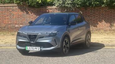 ALFA ROMEO CERTIFIED Alfa Romeo Junior 54kwh Elettrica Speciale Auto 5dr Used Car - Suv Electric Multicolour - Hemel Hempstead - 622320_4