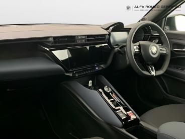 ALFA ROMEO CERTIFIED Alfa Romeo Junior 1.2 Mhev Ibrida E-dct Euro 6 (s/s) 5dr Used Car - Suv Hybrid Multicolour - Birmingham - 623717_2