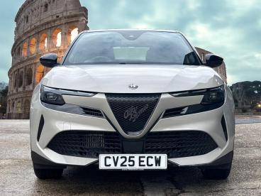 ALFA ROMEO CERTIFIED Alfa Romeo Junior 1.2 Mhev Ibrida E-dct Euro 6 (s/s) 5dr Used Car - Suv Hybrid Black - Swansea - 627481_2