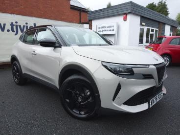 SPOTICAR Alfa Romeo Junior 1.2 Mhev Ibrida E-dct Euro 6 (s/s) 5dr Used Car - Suv Hybrid Beige - Telford - 1200627658_1
