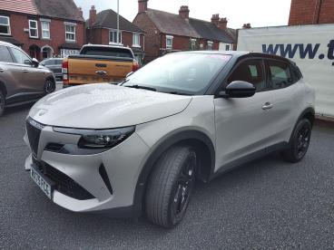 SPOTICAR Alfa Romeo Junior 1.2 Mhev Ibrida E-dct Euro 6 (s/s) 5dr Used Car - Suv Hybrid Beige - Telford - 1200627658_5