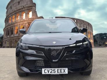 ALFA ROMEO CERTIFIED Alfa Romeo Junior 1.2 Mhev Ibrida E-dct Euro 6 (s/s) 5dr Used Car - Suv Hybrid Black - Swansea - 633119_2