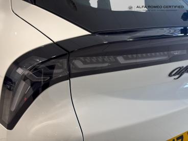 ALFA ROMEO CERTIFIED Alfa Romeo Junior 1.2 Mhev Ibrida E-dct Euro 6 (s/s) 5dr Used Car - Suv Hybrid White - Chiswick - 638636_5