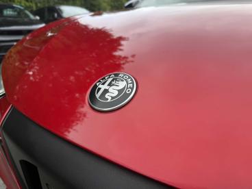 ALFA ROMEO CERTIFIED Alfa Romeo Junior  Used Car - Suv Electric Red - Colwyn Bay - 640050_3