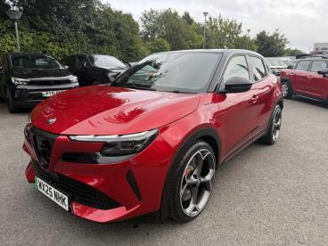 ALFA ROMEO CERTIFIED Alfa Romeo Junior  Used Car - Suv Electric Red - Colwyn Bay - 640050_4
