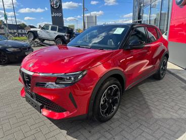 ALFA ROMEO CERTIFIED Alfa Romeo Junior  Used Car - Suv Hybrid Red - Slough - 640509_4