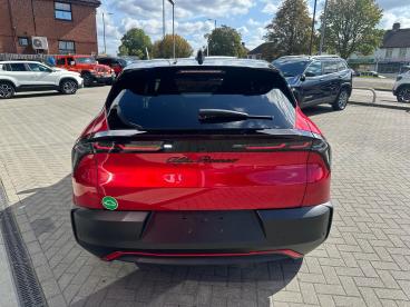 ALFA ROMEO CERTIFIED Alfa Romeo Junior  Used Car - Suv Hybrid Red - Slough - 640509_5