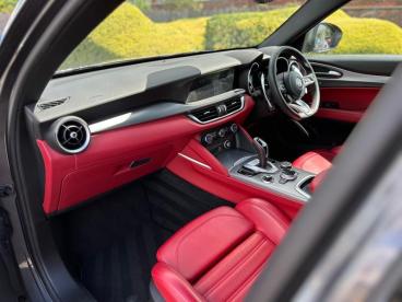 ALFA ROMEO CERTIFIED Alfa Romeo Stelvio 2.0t Veloce Auto Q4 Awd Euro 6 (s/s) 5dr Used Car - Suv Petrol Grey - Teesside - 523050_4