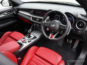 ALFA ROMEO CERTIFIED Alfa Romeo Stelvio 2.0t Veloce Auto Q4 Awd Euro 6 (s/s) 5dr Used Car - Suv Petrol Black - Nuneaton - 530609_3