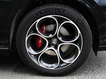 ALFA ROMEO CERTIFIED Alfa Romeo Stelvio 2.0t Veloce Auto Q4 Awd Euro 6 (s/s) 5dr Used Car - Suv Petrol Black - Nuneaton - 530609_4