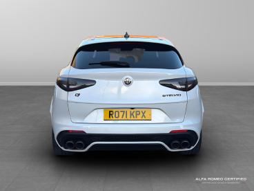 ALFA ROMEO CERTIFIED Alfa Romeo Stelvio 2.9 V6 Bi-turbo Quadrifoglio Auto Q4 Awd Euro 6 (s Used Car - Suv Petrol White - Slough - 553676_5