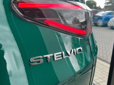 ALFA ROMEO CERTIFIED Alfa Romeo Stelvio 2.0t Tributo Italiano Auto Q4 Awd Euro 6 (s/s) 5dr Used Car - Suv Petrol Green - Slough - 555622_5