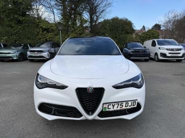 SPOTICAR Alfa Romeo Stelvio 2.2 Td Tributo Italiano Auto Q4 Awd Euro 6 (s/s) 5 Used Car - Suv Diesel White - Colwyn Bay - 1200585591_2
