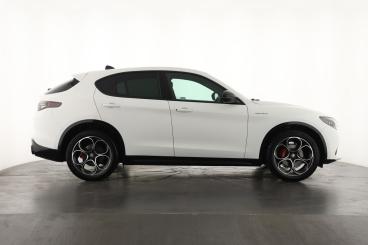 SPOTICAR Alfa Romeo Stelvio 2.0t Veloce Auto Q4 Awd Euro 6 (s/s) 5dr Used Car - Suv Petrol White - Epsom - 1200588788_4