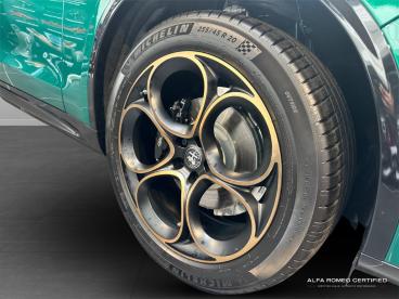 ALFA ROMEO CERTIFIED Alfa Romeo Stelvio 2.0t Intensa Auto Q4 Awd Euro 6 (s/s) 5dr Used Car - Suv Petrol Green - Slough - 591057_3